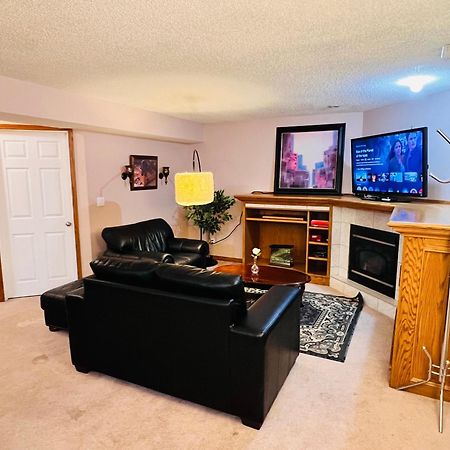A Classic Homely Basement Suite! Chestermere 외부 사진