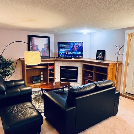 A Classic Homely Basement Suite! Chestermere 외부 사진