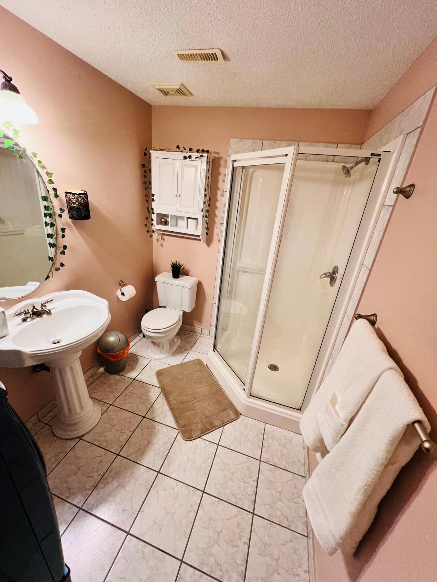 A Classic Homely Basement Suite! Chestermere 외부 사진