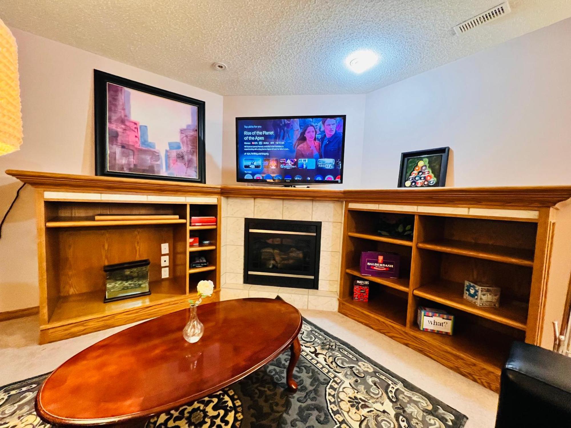 A Classic Homely Basement Suite! Chestermere 외부 사진