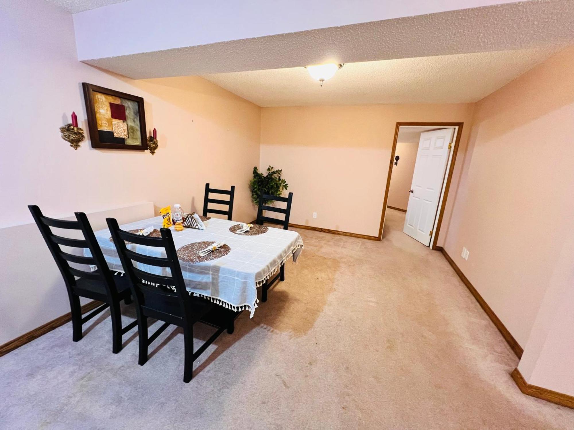 A Classic Homely Basement Suite! Chestermere 외부 사진