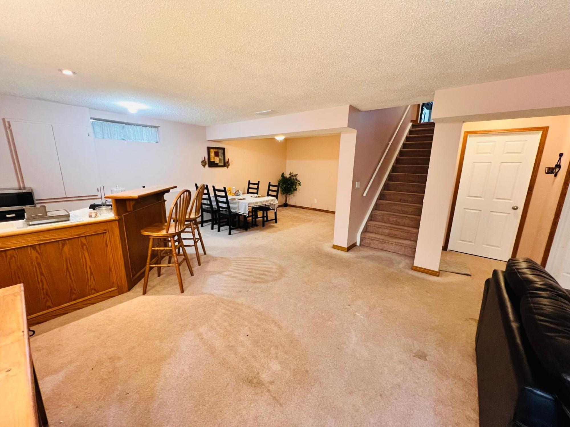 A Classic Homely Basement Suite! Chestermere 외부 사진